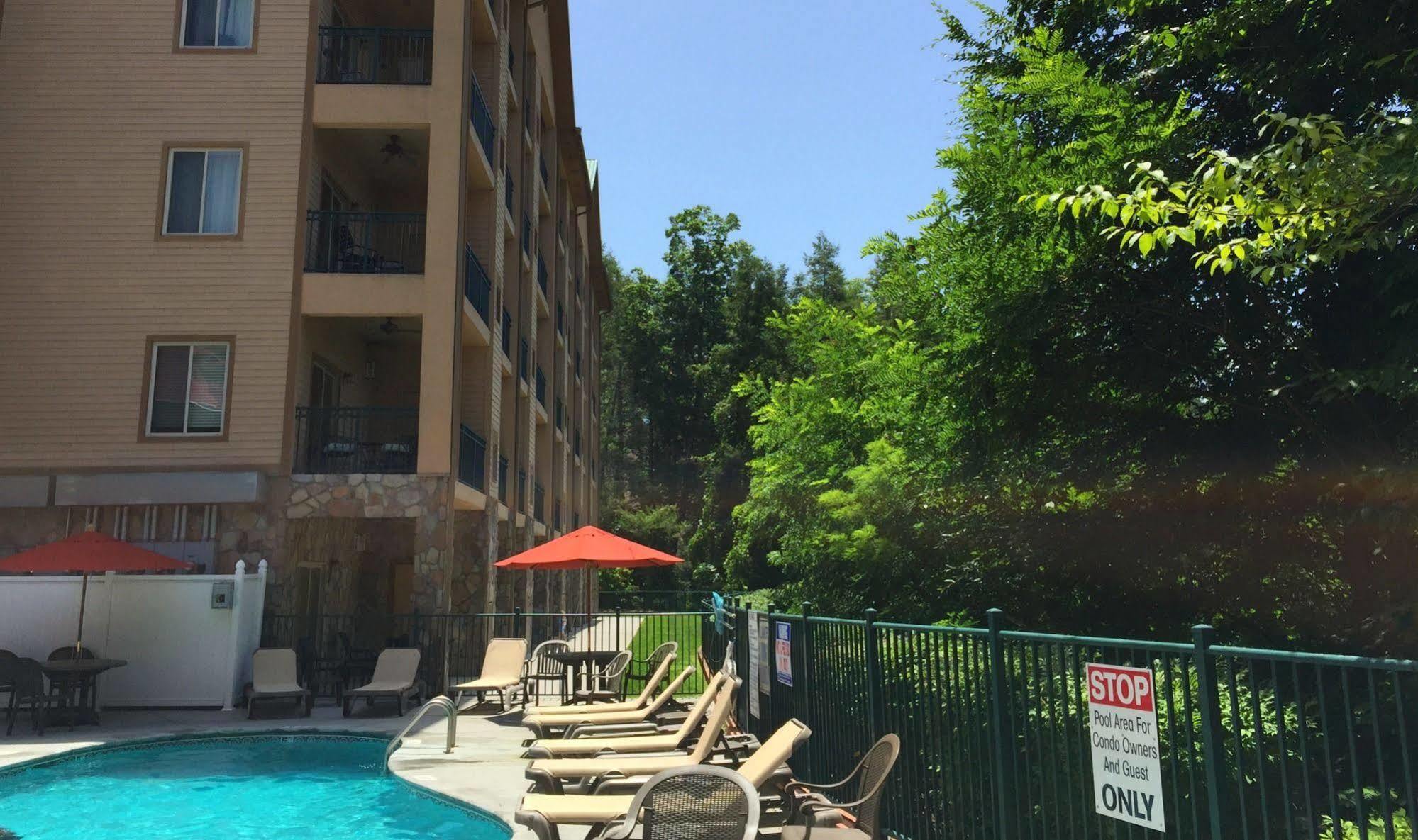 Summit Manor Condominiums 개틀린버그 외부 사진